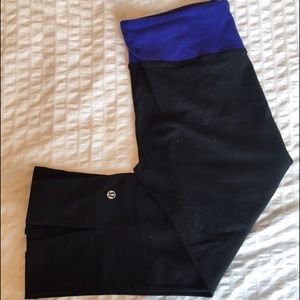 Lululemon black cropped pants with blue waistband