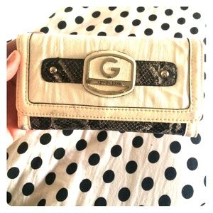Guess wallet! (G by guess)