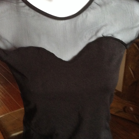 ‼️UNIQUE TOP‼️ - Picture 2 of 4