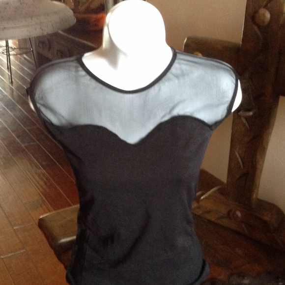 ‼️UNIQUE TOP‼️ - Picture 3 of 4