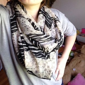 Black and beige scarf.