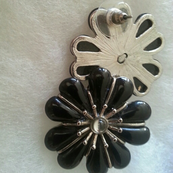 Earrings - Picture 2 of 3