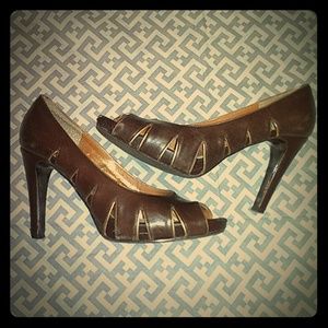 Brown leather Gianni Bini Ellis cutout heels