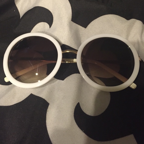 SOLD!!!....Sunglasses 😎🎀
