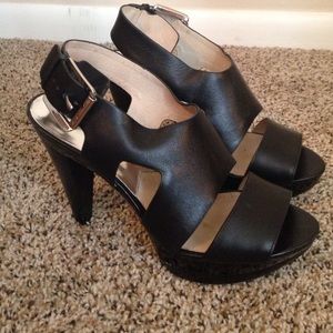Michael Kors Carla Platform sandal heel Size 9