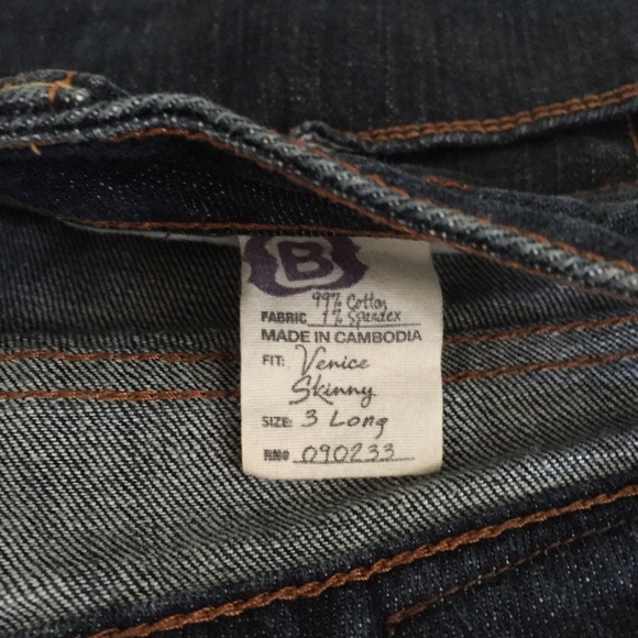 Bullhead jeans, fits like a size 5 - Picture 3 of 4