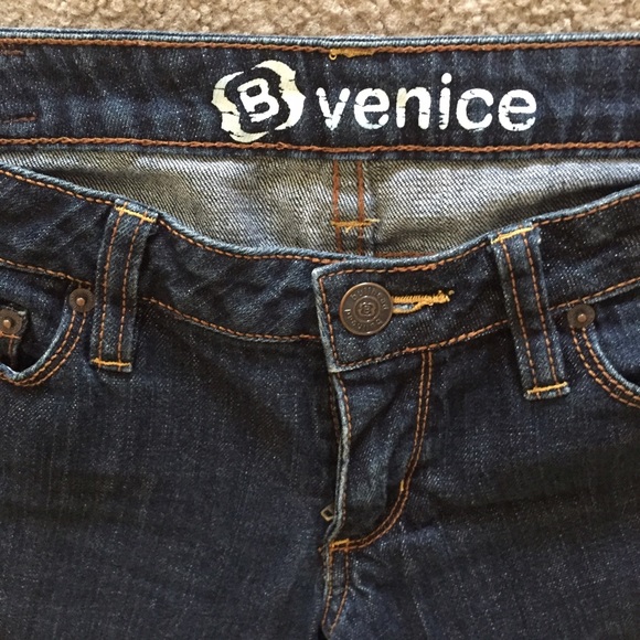 Bullhead jeans, fits like a size 5 - Picture 4 of 4