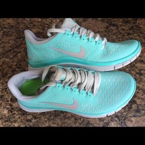 New Tiffany blue nikes size 5.5 woman's