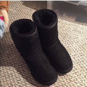 Classic Short Black Ugg