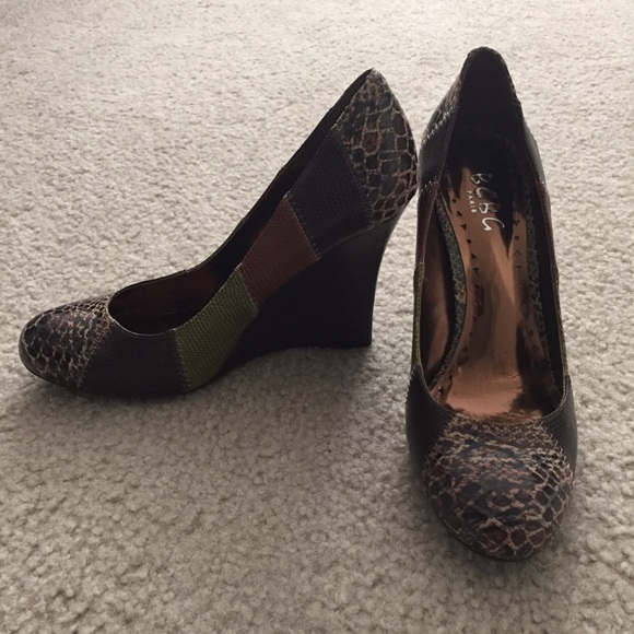 BCBG Wedge