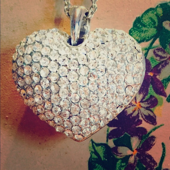Very pretty silver necklace