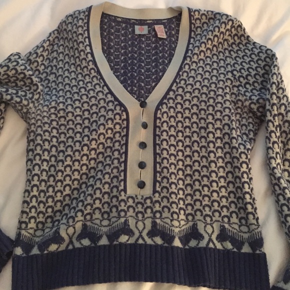 Anthropologie sweater with horseshoe design