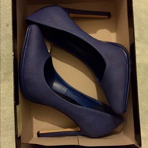 Rock & Republic Blue Scale High Heels