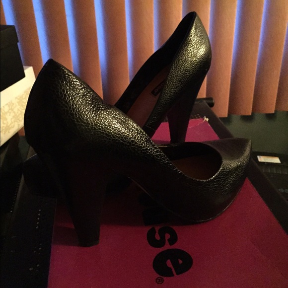 Black platform pumps 👣👣👣👠👠👠