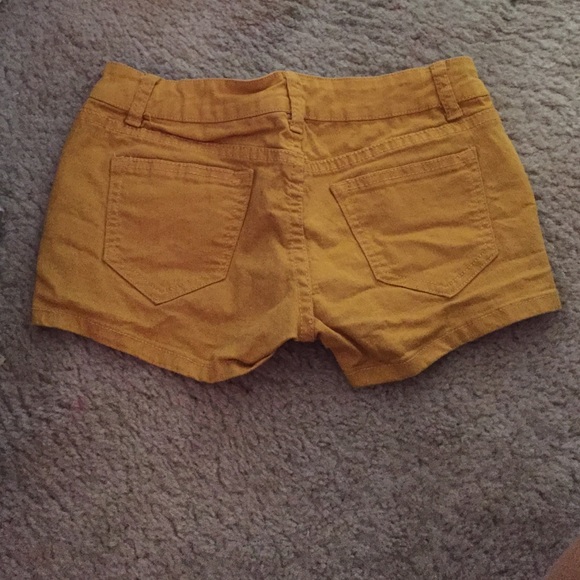 Mustard color shorts - Picture 2 of 3