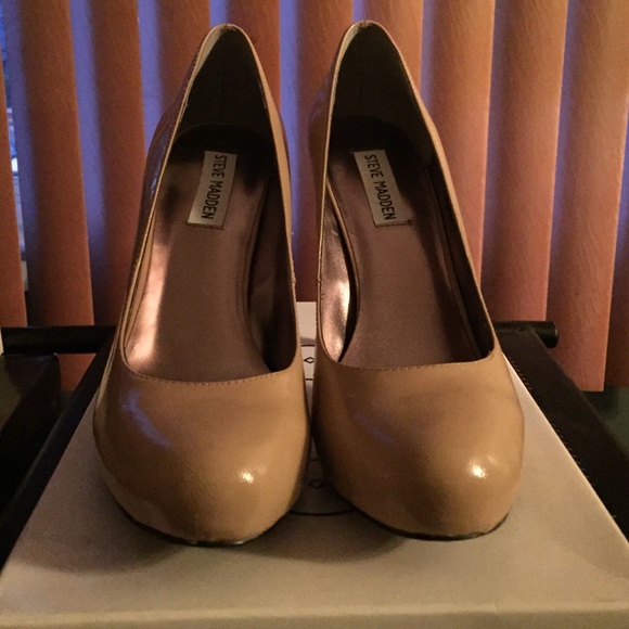 Blush patent leather pumps 👣💃🏾👣👣💃🏾💃🏾👠