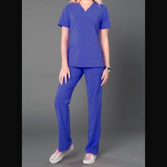 Smitten scrub set NWT