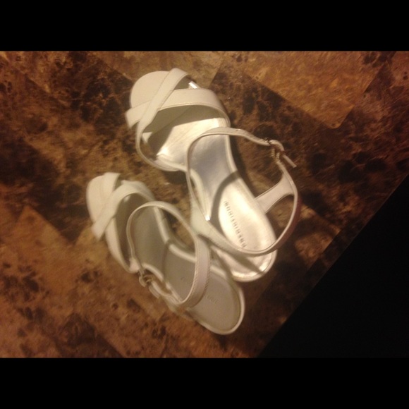 White wedges size 9W - Picture 2 of 4