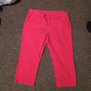 Coral Old Navy capris 🎀