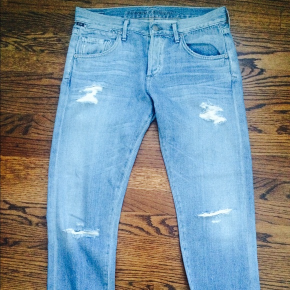 Citizens light was boyfriend jean