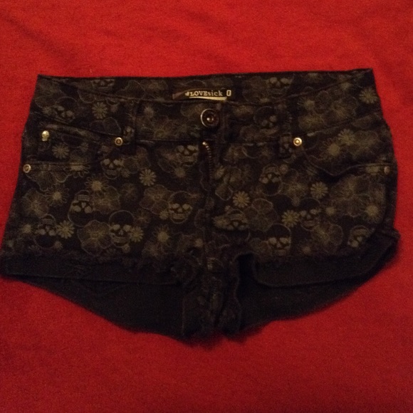 Black skull shorts