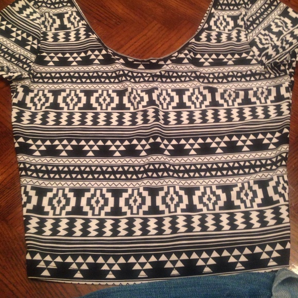 Aztec crop top - Picture 2 of 2
