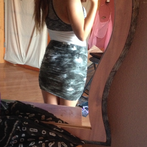 Grey Mini Skirt 💖 - Picture 2 of 2