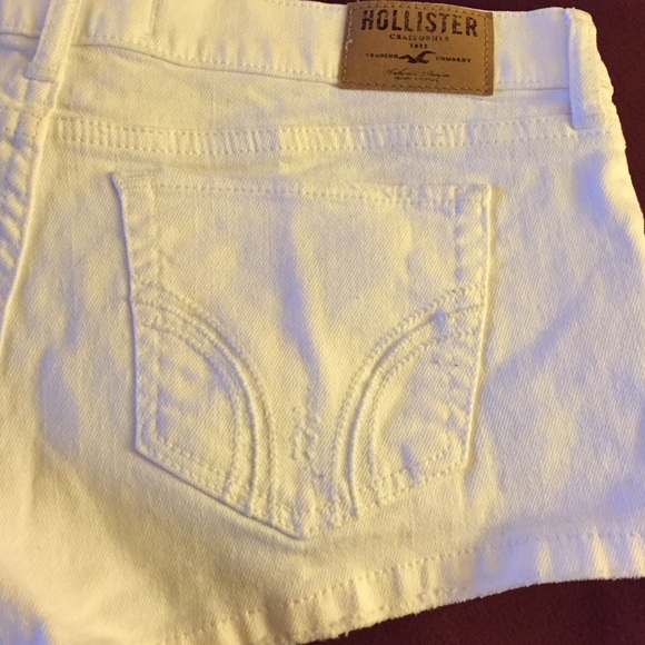 White Hollister shorts - Picture 3 of 3