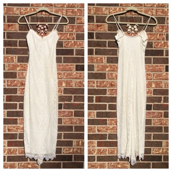 Dresses & Skirts - Vintage lace maxi dress