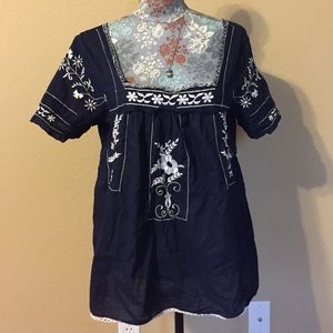 Top. Blue white embroidery. Sz L