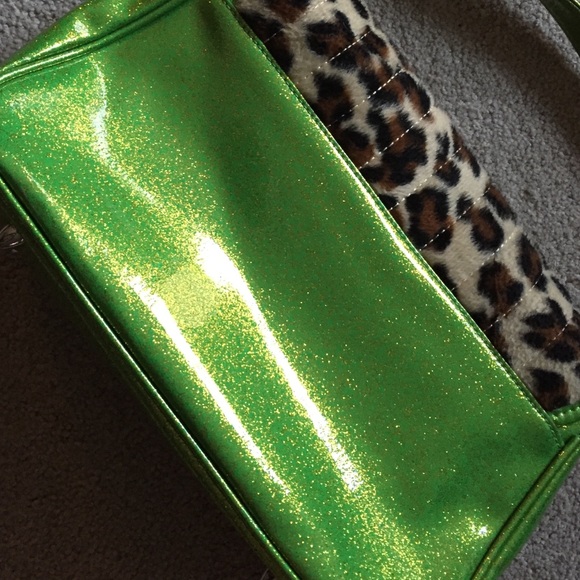 Lime green sparkle Lux de Ville purse - Picture 3 of 3