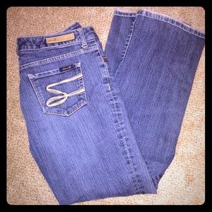 Medium blue jeans flare