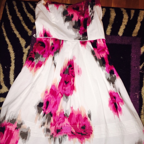 Floral strapless stort dress