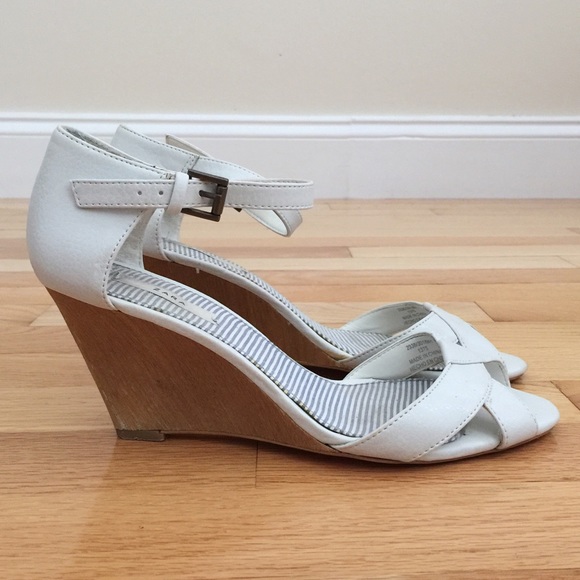 ZARA | White Wedge Sandals - Picture 3 of 4