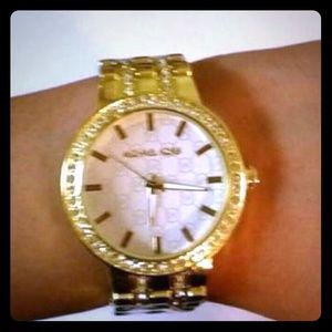 Flash sale 1 hour ••••••••••••