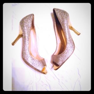 Gold fabric peeptoed pumps