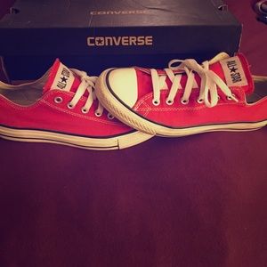 Cherry red Convers