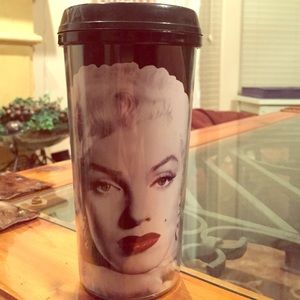 Marilyn Monroe cup w/lid