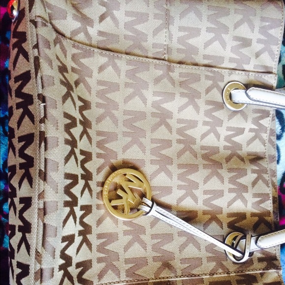 TRADES for BIGGER MK AUTHENTIC PURSES !!! 👜 - Picture 2 of 4