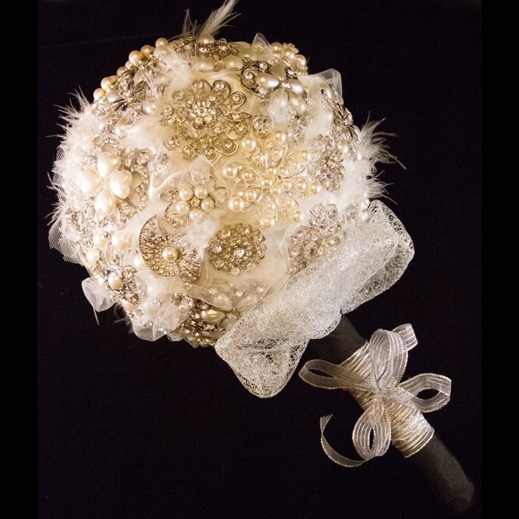 Vintage Broaches Bridal Bouquet