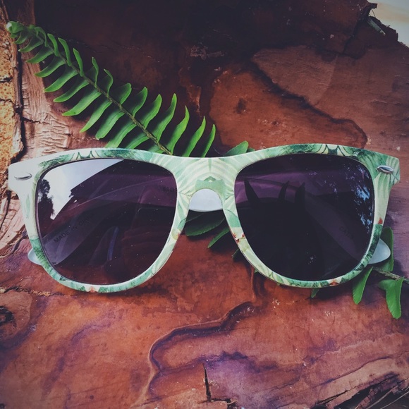 • Palm Sunglasses •