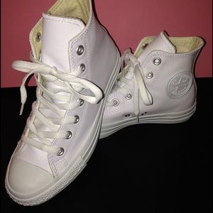 💥💥 All White Leather Converse 💥💥