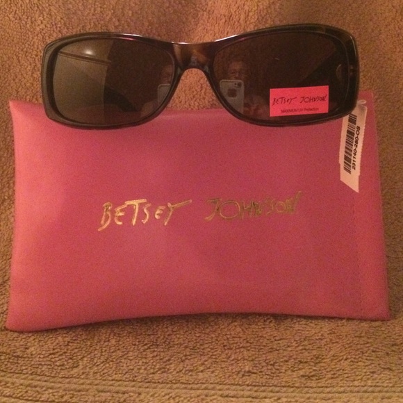 Never worn Betsey Johnson Sunglasses😎