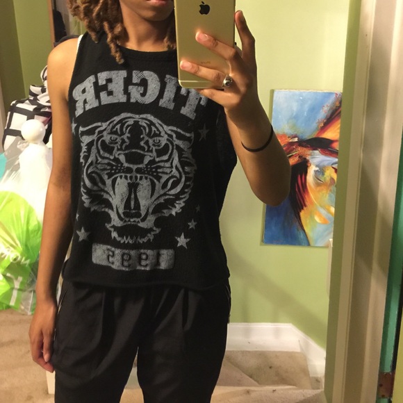 Black sleeveless shirt - Picture 1 of 1