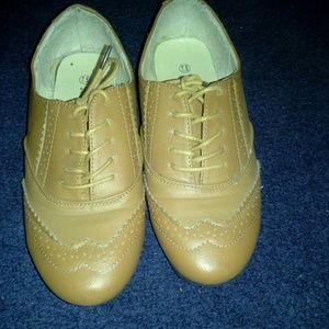 Low brown dress shoes