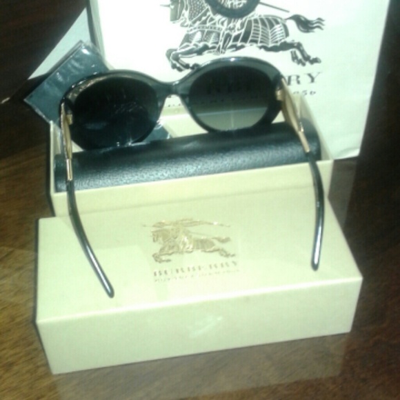 Glasses - Picture 2 of 4