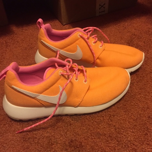 Girls Nike Rosherun Orange sneakers