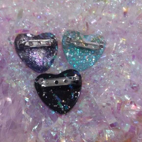Resin Heart Pin Bundle - Picture 2 of 2