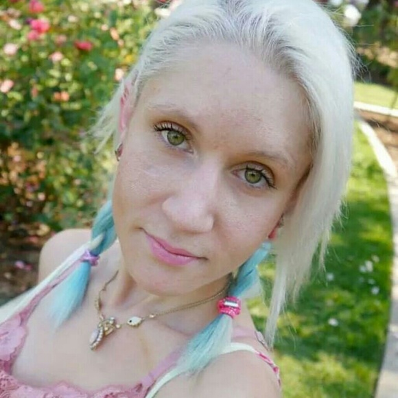 MEET YOUR SELLER!!! :) - Picture 2 of 4