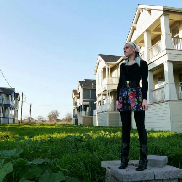 MEET YOUR SELLER!!! :) - Picture 4 of 4